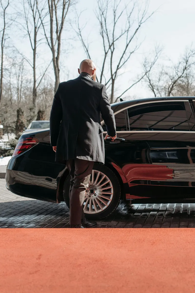 What makes a professional chauffeur for luxury transfers in Latvia
