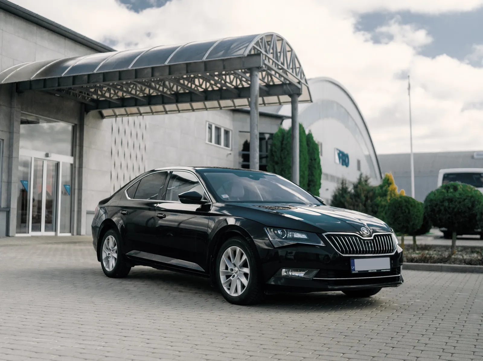 Škoda Superb standard class vehicle front view for chauffeur-driven transfers